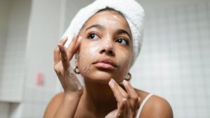 Sérum facial: como escolher para seu tipo de pele - tratamento estético